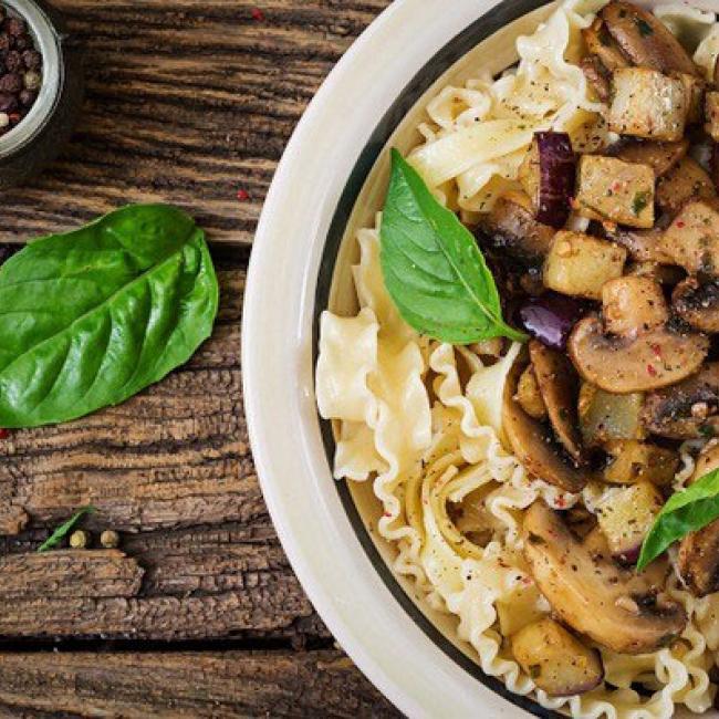 Nudeln mit frischen Pilzen
