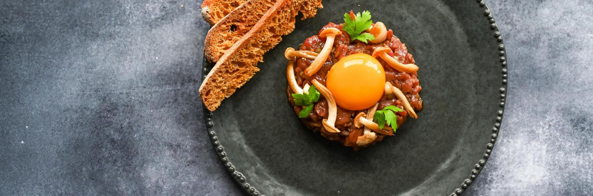Steak-Tartar auf japanische Art mit Buchenpilz