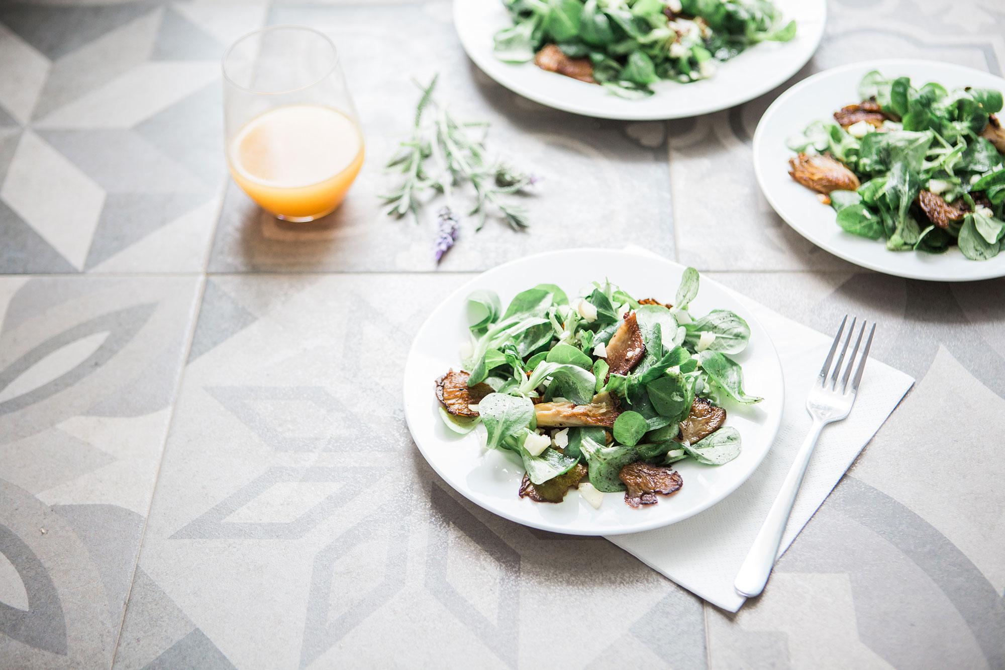 Salat mit geräuchertem Hähnchenbrustfilet und Champignons | Limax Group